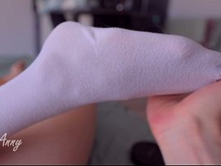 My stepsister loves to smear cum all over her tits and today she asked me to do it again