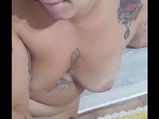 Ruiva casada fode com o marido leva gozada na buceta na cara e logo depois faz chamando de video com seu amante